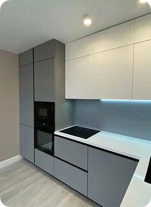 Белая кухня с золотом