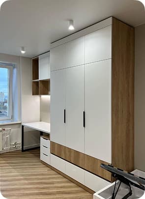 Белая детская с деревом