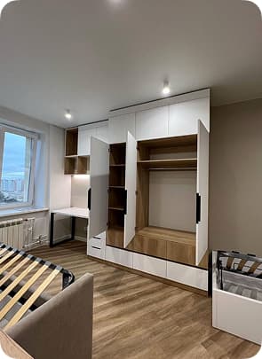 Белая детская с деревом